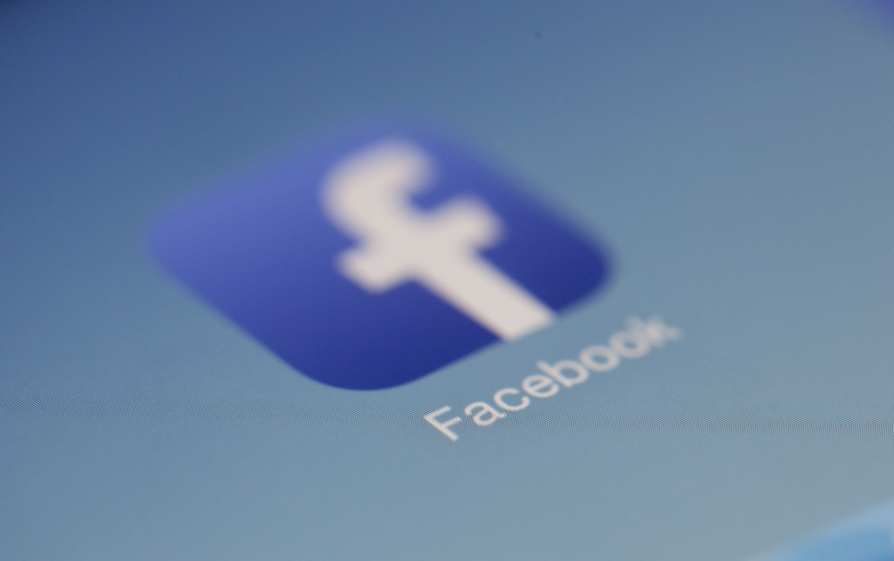 Facebook empata com televisão, como principal fonte de informações