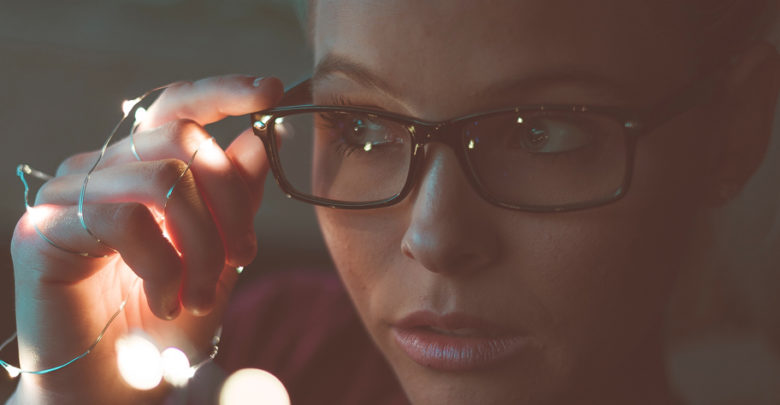 Cinco maus hábitos que podem comprometer a visão