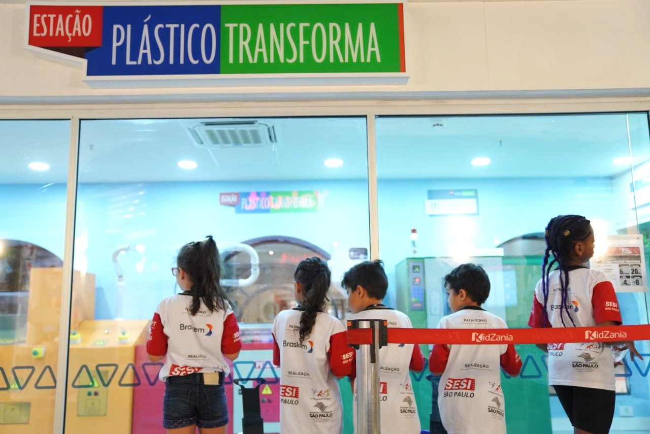 Crianças do projeto Embaixadores do Esportes visitam Estação Plástico Transforma